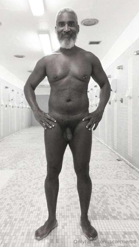 Monochrome Monday!#beard #musculardaddy #gay #feet #gaycruis..