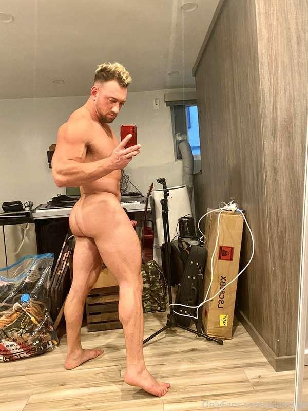 It’s officially the WEEKEND!! Time to jerk off and watch mov..
