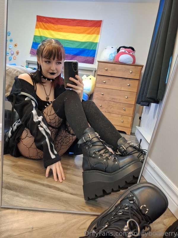My boots came in!!! So happy <3 I think I want more....