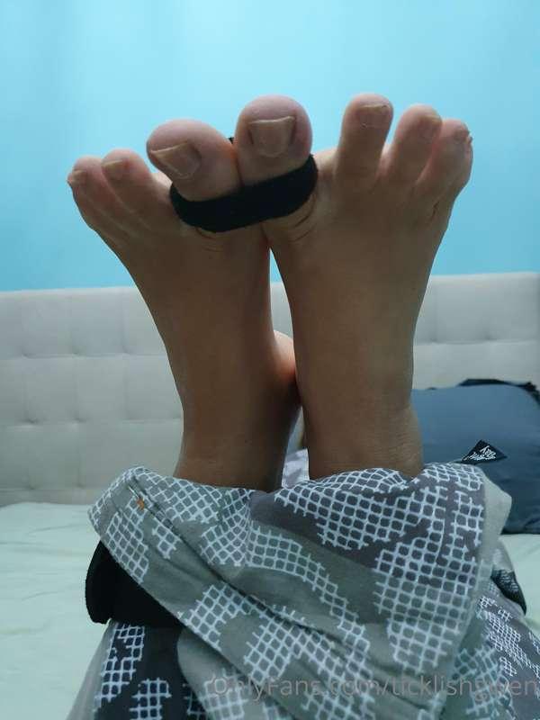 ticklishgwen image #2