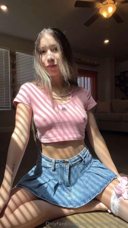 My hard nipples are here to let you know I’m horny 🤭
