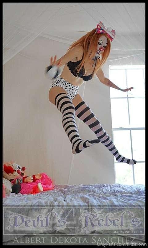JUMP: Photoset 🤡🍭🎉