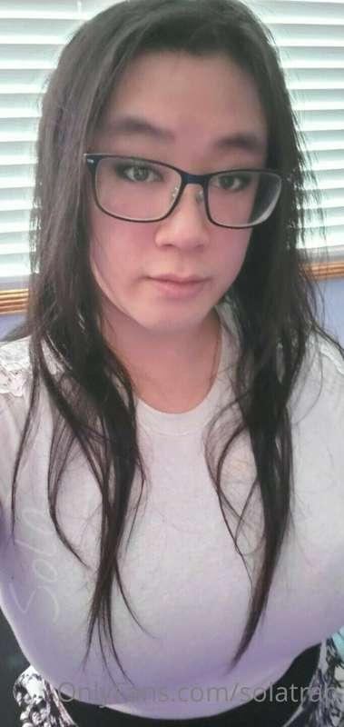 Floral skirt and subtle patterned pantyhose 
🤚😩👌