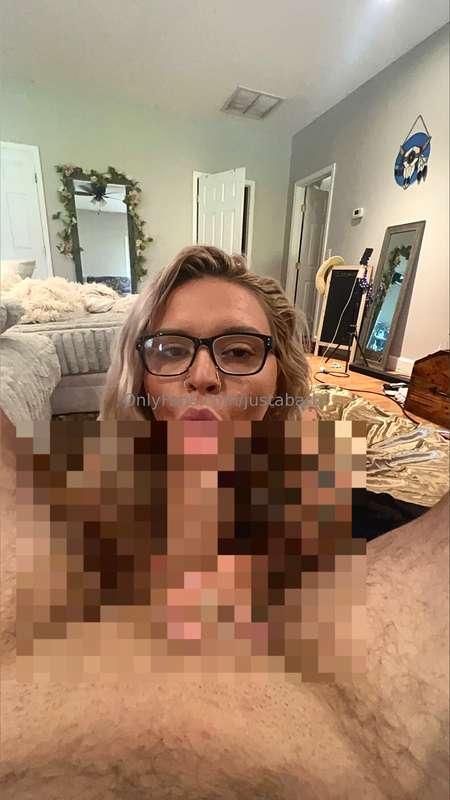 Do I look pretty with dick in my mouth ? 