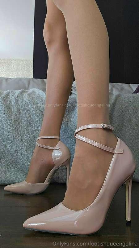 Nylons in heels? How do we feel about them?