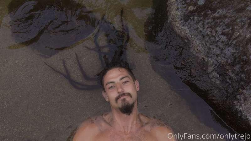 Humedo del agua, seco del sol, frio como el hielo.