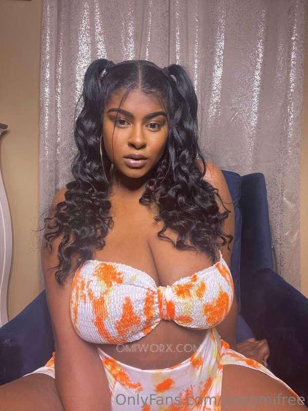 Do you like me in orange? 🍊