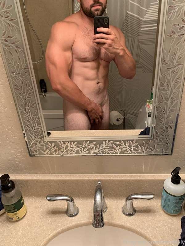 Happy Wednesday everyone (:
A little morning flex before goi..