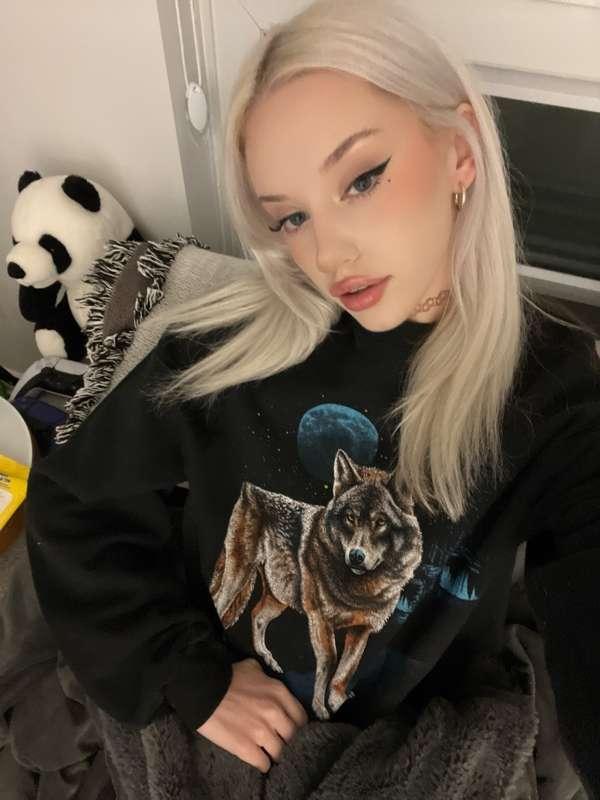 finally got a wolf sweater!