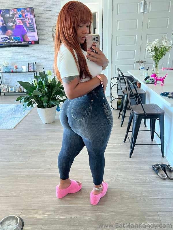 Hey bae ☺️ happy Sunday. What u doing?