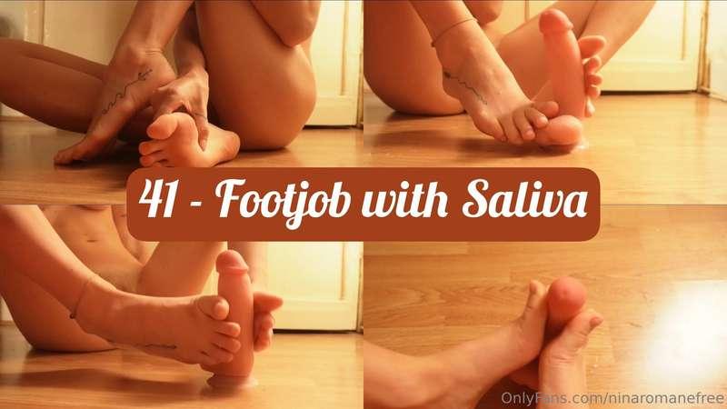 Foot job only using saliva - spitting on my feets