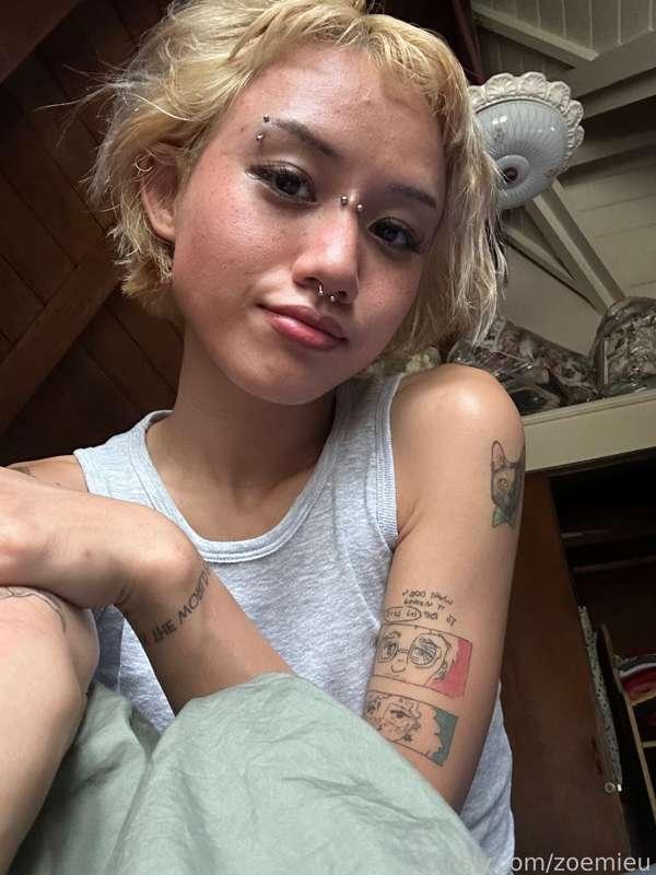 gunna head to the city later! these days, ive been really into just wearing comfy clothes ;w;

reading rn:

#fyp #Asian #Filipina #tattoo #pierced #tomboy #shorthair #skinny #petite #blonde #journal #update
