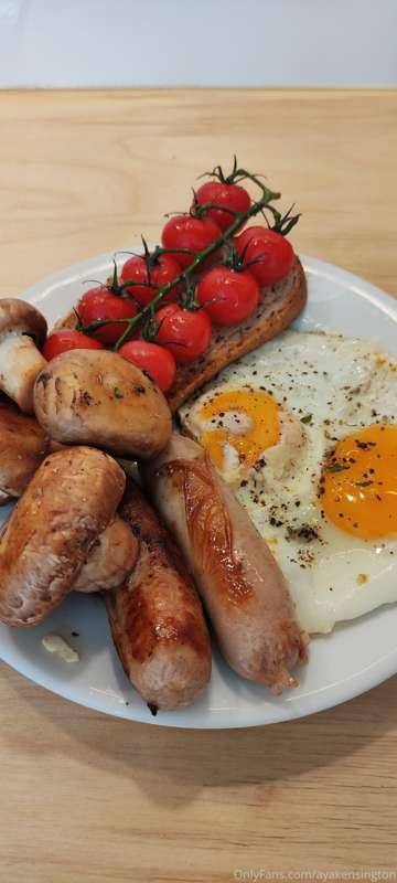 Can I make you the ultimate big breakfast? 🍳🍞🥓 it comes with..