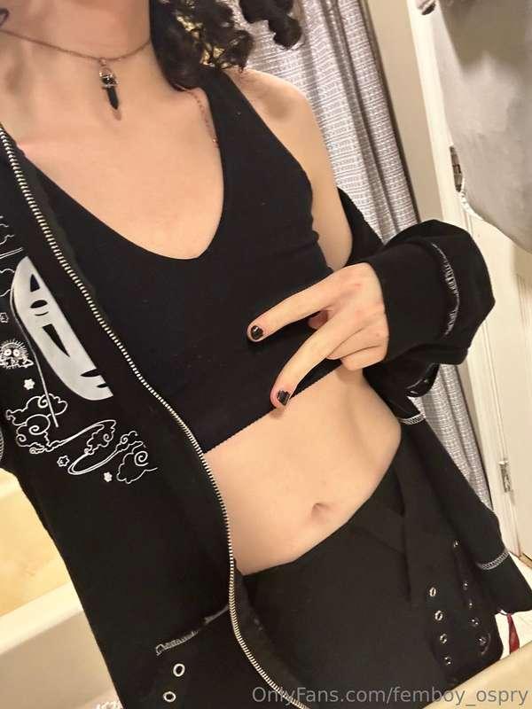 Pretty boy with butt plug in and big butt >.<