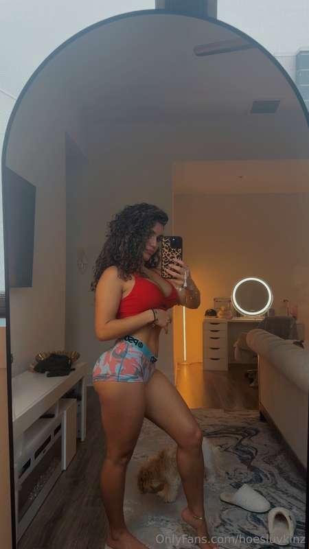 Let me please you tonight. I promise to be naughty 😈