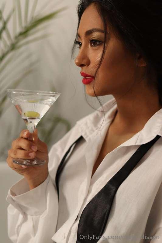🍸🤔 Let's get real – what's your take on alcohol? For me, it'..