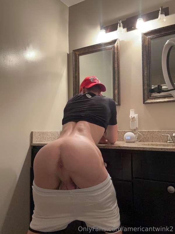 Daddy please fill my hungry hole🥺 Feeling extra slutty today..