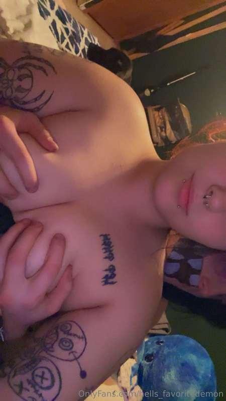 Wouldn’t u love to hold them like you’re my Bra 🩷❤️