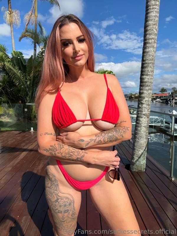 The sun may seem hot, and so am I! 👀