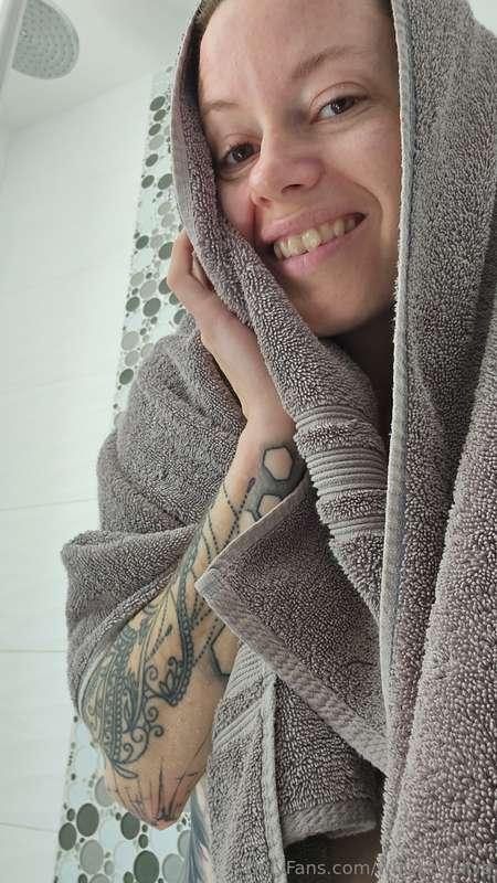 Showers can be so fun 😘😘😘