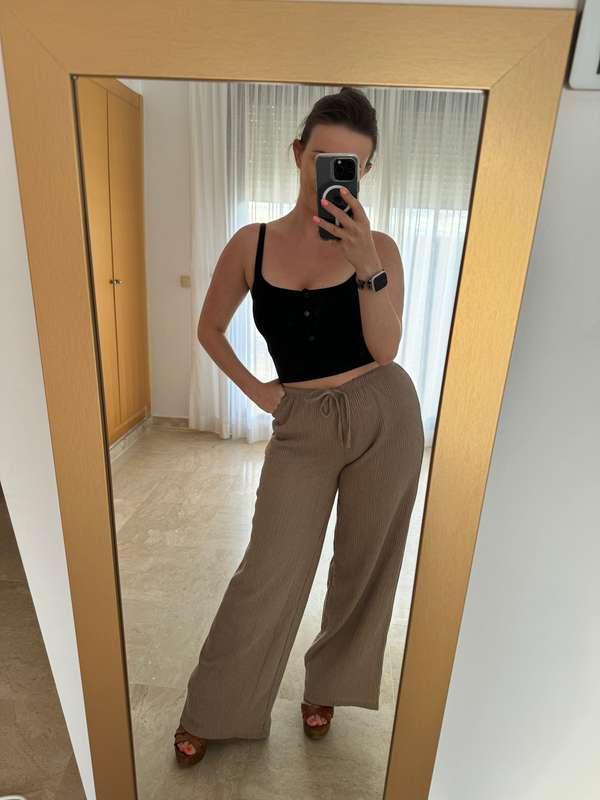 There’s something about these pants I find so sexy xx 