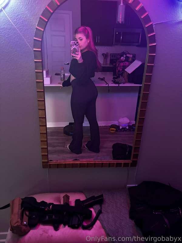 🦸🏻‍♀️ is it giving black widow vibes? 🤭🖤