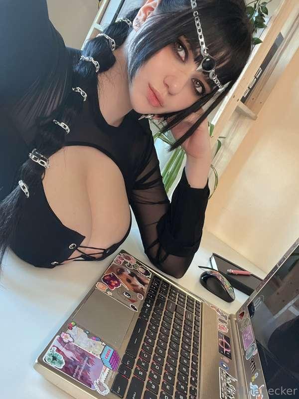 ..waiting for messages from you ( = ⩊ = )