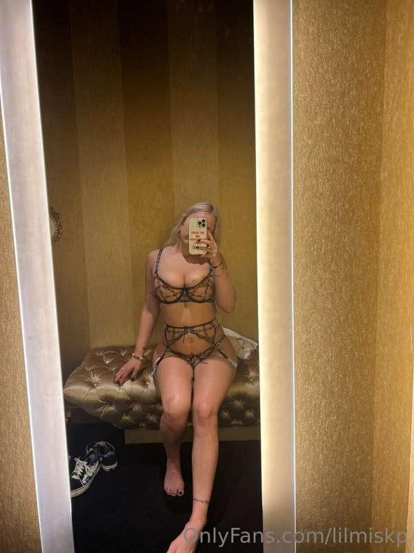 COME IN! BUT I WANT YOU NAKED! 😈