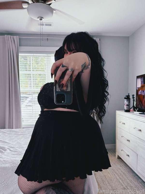 Boobs so big sometimes I forget my ass is even bigger 😱