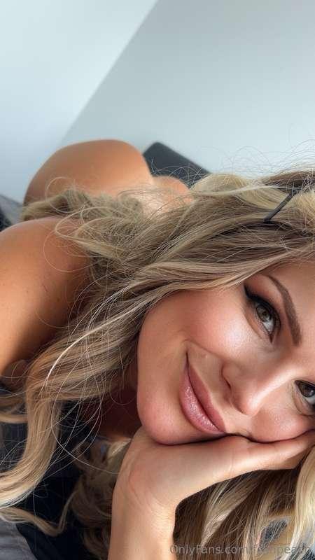 Hey what are you doing right now?
Send me a DM 😊