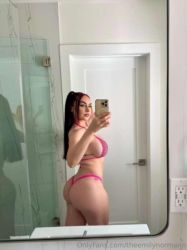 I'm going to take a bath💦 But I'm so bored doing this alone🥵..