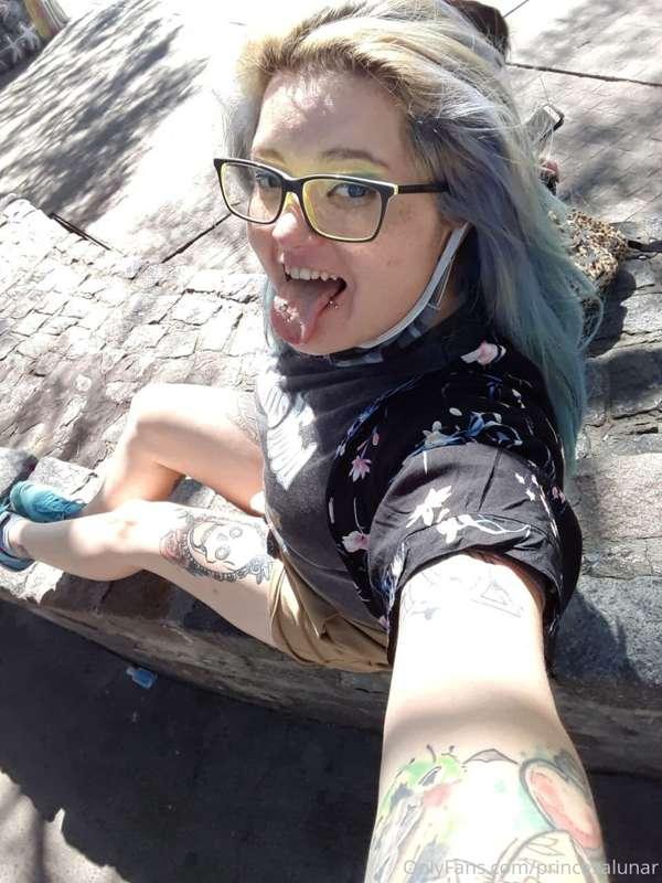 I love to show my TONGUE for filthy things