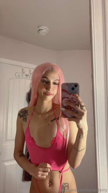 Hewwwo pls come play with me 🥺