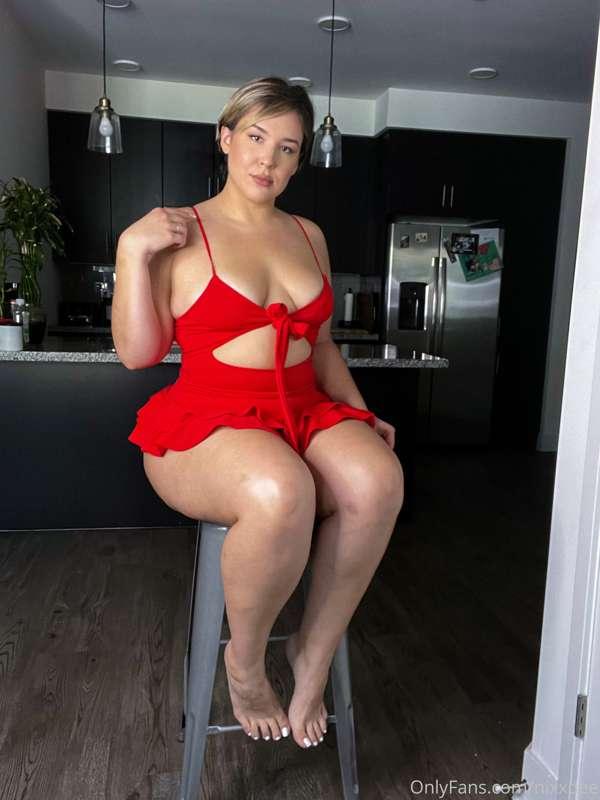 I love little red dresses 🥰 with the red panties to match. 
..