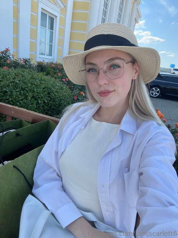 Hi my darlings!❤️ How's your summer going?🌞 Did u go on vaca..