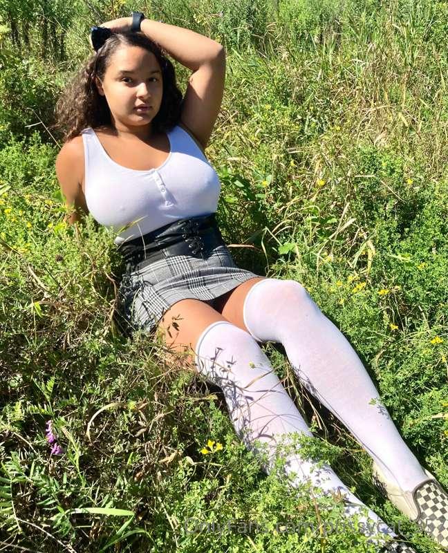 POV: I go to a field with my girlfriends to unwind instead o..