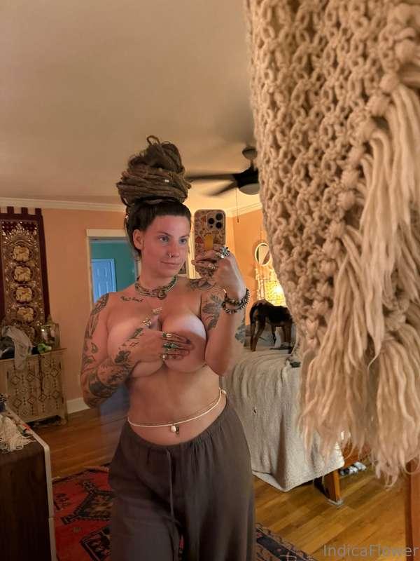 swipe to see my bra 🤭👋🏼