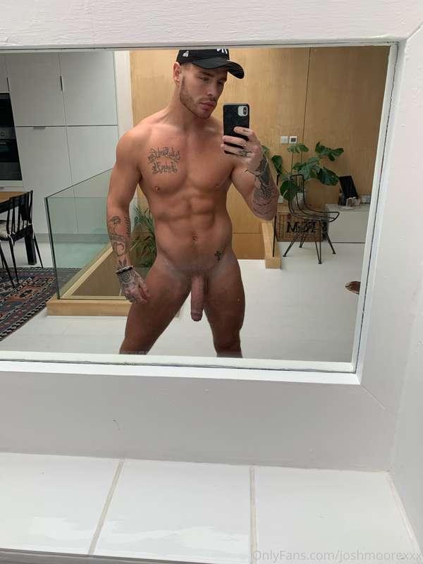 What’s up my sexy friends? Ask me anything in the comments a..