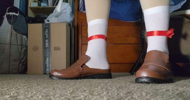 Giantess Hu Tao finding some unfortunate insoles~