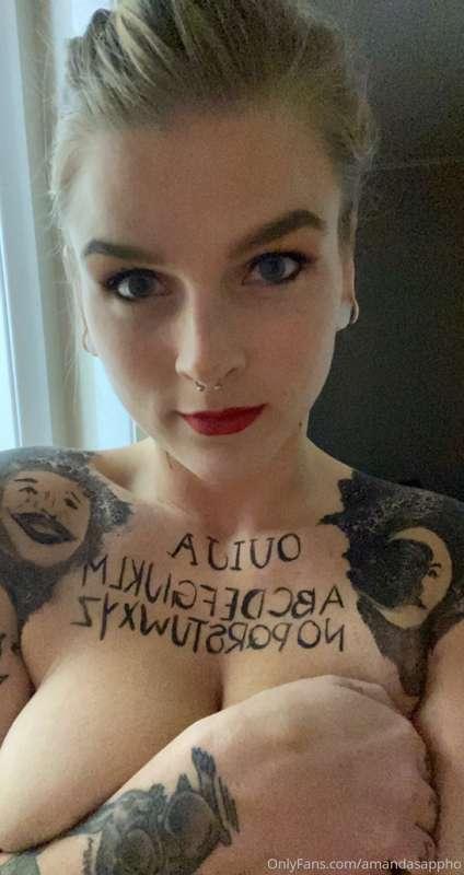 theofficialamandashow image #0