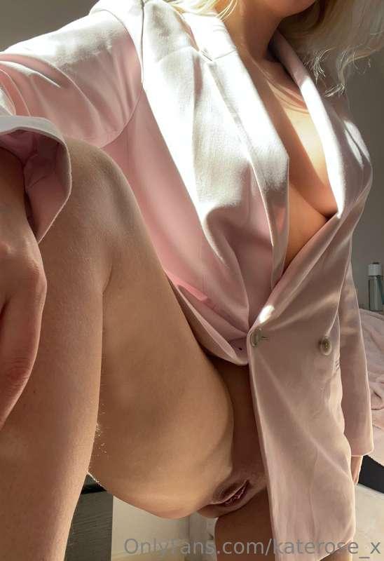 Forgot my lingerie today 🙊