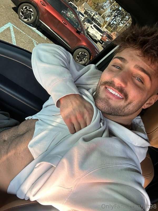 couldn’t sleep last night so i had to cum myself to sleep an..
