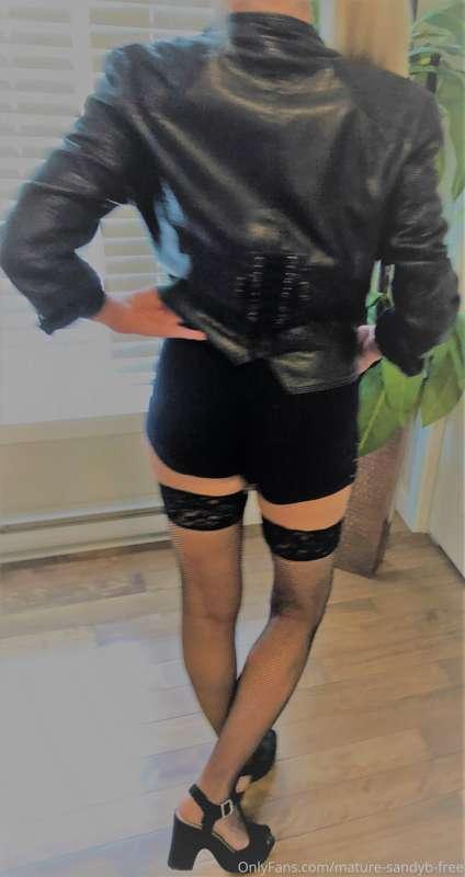 ..Do you like my new style, leather coat + Sexy stockings?  ..