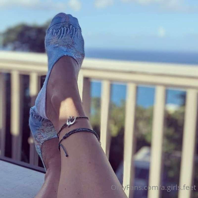 These toes are getting ready to do some globe trotting 🌍 🧳