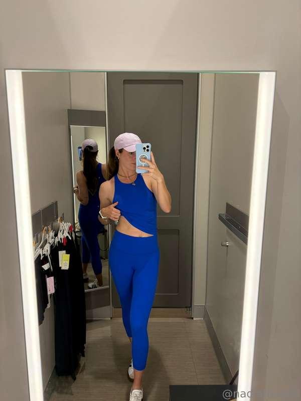 Just a lil sneaky camel toe to brighten your day 💙