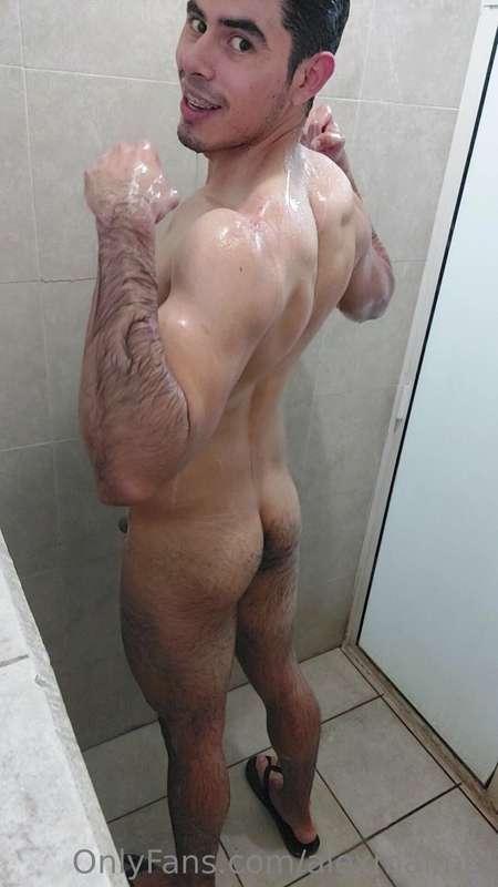 Hice un pequeño video en las duchas del gym, espero poder su..