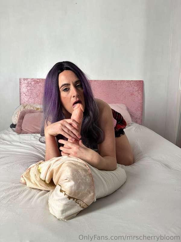 Hey babe! Hop in my.. DMS 😉 and cum play with me
