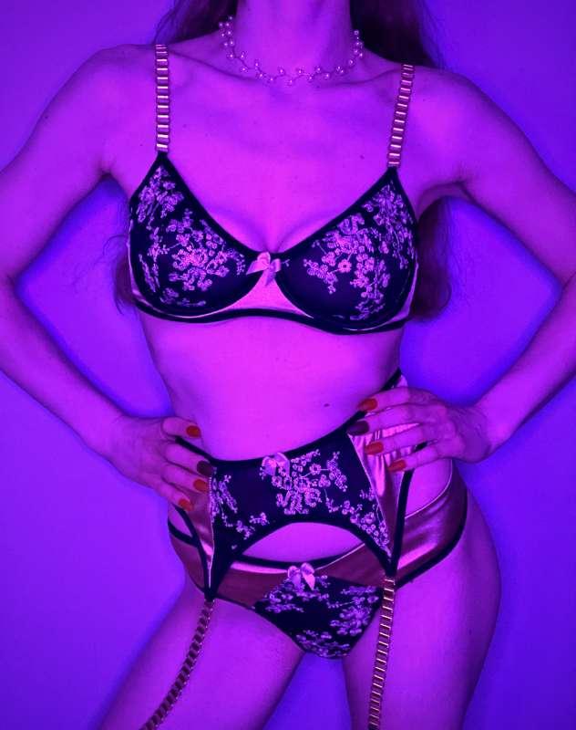“I 💚 being your little se❎ kitten”