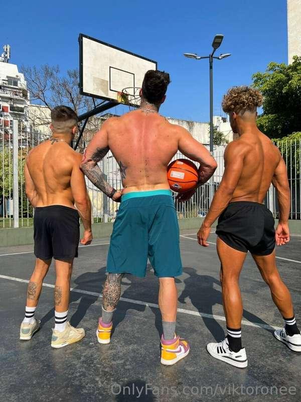 Who is volunteering to be the fourth player?😈
🚨New video ava..