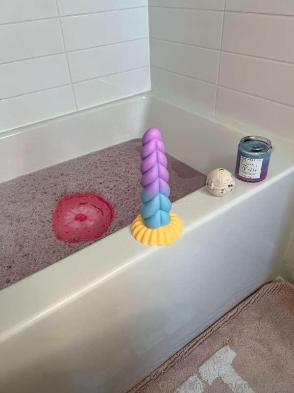 It’s bath time 👀
